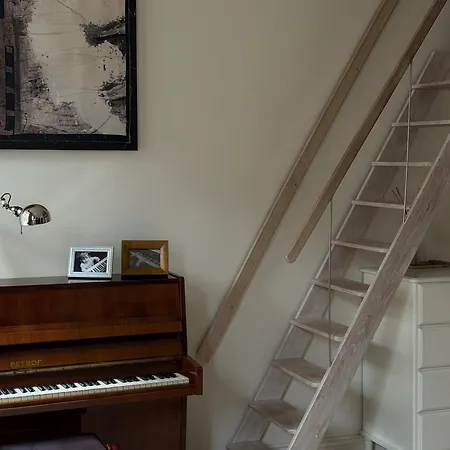 Apartment Artist