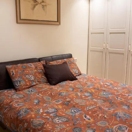 Artist Apartment *