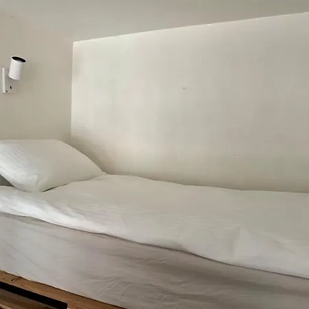Apartment Artist *